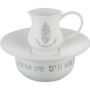 מים אחרונים מפולירייזין לבן עם האש שלי בכסף